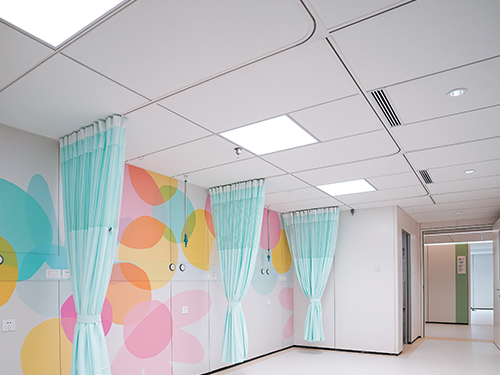 应用展示-高晶板_负离子生态硅晶板_医院集成吊顶_嵌入式隔帘轨道_医用隔帘_湖北星立方科技有限公司【官网】